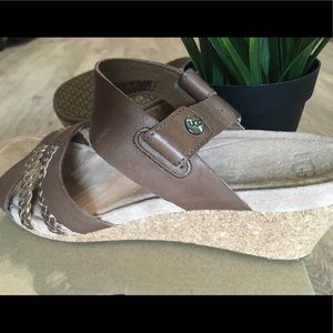 UGG sandals, Serinda, Women’s, Size 8